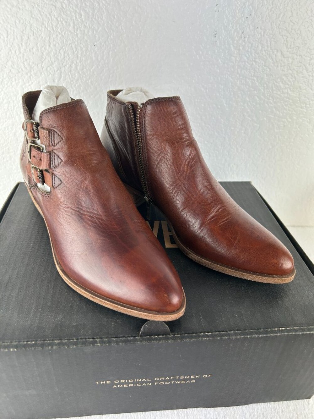 Frye Ray Belted Bootie Women's 8.5 Brown Distressed Leather Western Cowboy.